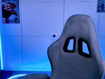 Freechat aliceinredsquare_ on Chaturbate