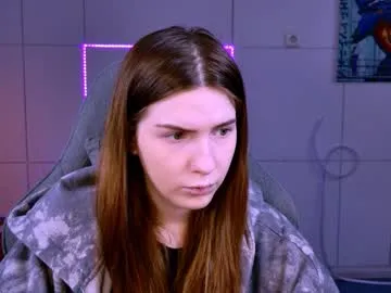 Freechat aliceinredsquare_ on Chaturbate