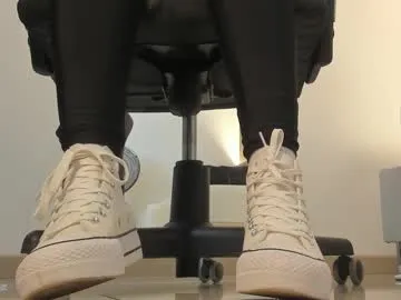 alma_fenix — GOAL: queen make me your slave [120 tokens remaining] heey, I'm Alma!  #sneakers #socks #feet #pantyhose #mistress