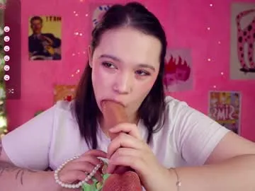 chery_lady22 — Try suck monster dildo [1500 tokens left] #deepthroat #cute #bigass #curvy #Fuckmachine