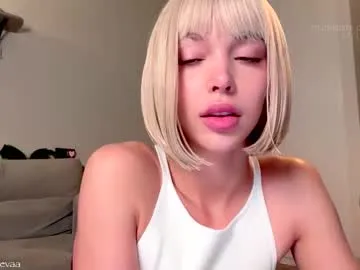 Freechat cutieeeeva on Chaturbate