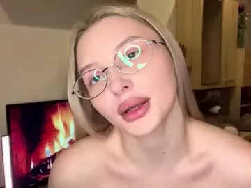 deonnagarn — Goal: Put my hands under top and squeeze pink nipples #18 #new #lovense #blonde #cute [6 tokens remaining]