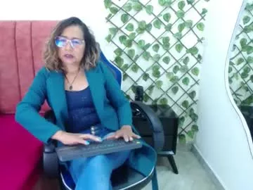 Freechat emmilychevalier on Chaturbate