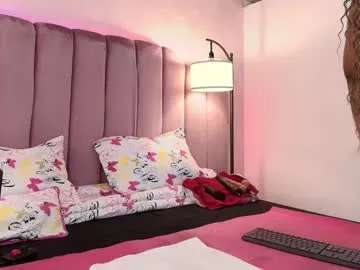 Freechat hallybans on Chaturbate