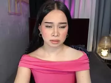 Freechat hoelymolly on Chaturbate