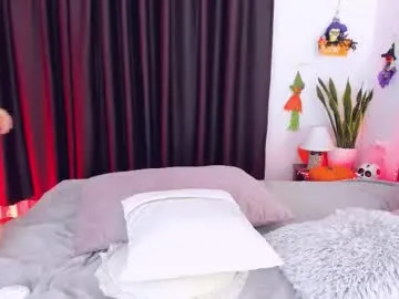 Freechat honeycarrol on Chaturbate