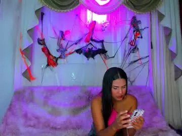 Freechat hotties_kittens18 on Chaturbate