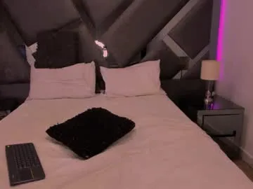 Freechat julietahazze on Chaturbate