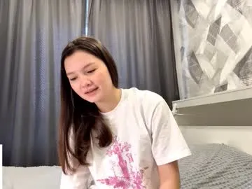 kassandrataulbee — GOAL: to take off my white T-shirt [602 tokens remaining] <: I'm Kira, I'm feeling playful today... Join me? #skinny #asian #18 #shy #new