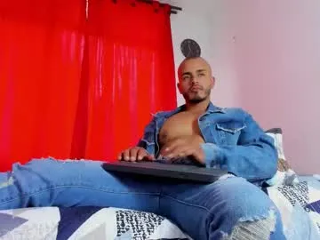 magnusclark — Show muscles [200 tokens left] #lovense #muscle #athletic #latino #domination