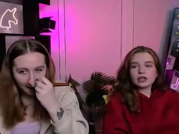 mila_glow — GOAL: dance [120 tokens remaining] Welcome to my room! #feet #nonude #sexy  #lovense #smokers