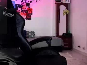 oliver_mrgn — GOAL: sexy deep kiss <3 #couple #bigass #18 #feet #halloween