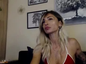 Freechat prettyalmaa on Chaturbate