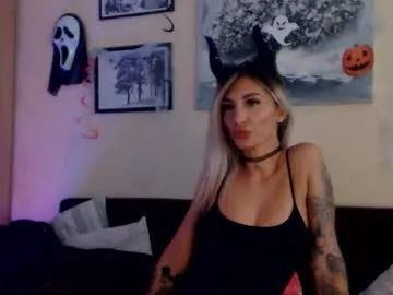 Freechat prettyalmaa on Chaturbate