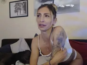 Freechat prettyalmaa on Chaturbate