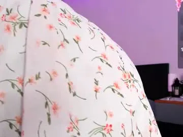 raven_radiantt — GOAL: Touch my hips gently [18 tokens remaining] Welcome to my room! #bigboobs  #lovense #shy #readhead