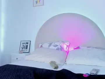 Freechat scarletttease_ on Chaturbate