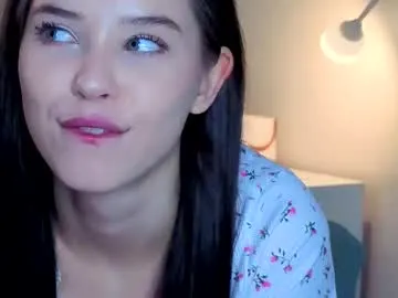 Away slyshypie on Chaturbate