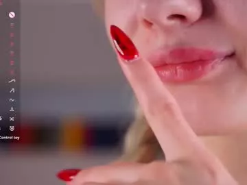 Freechat sweetyoops on Chaturbate