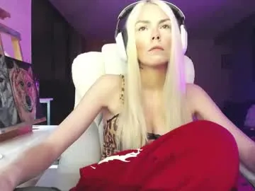 Freechat tinykylie on Chaturbate