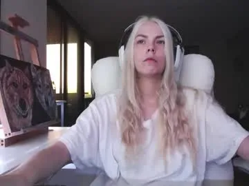 Freechat tinykylie on Chaturbate