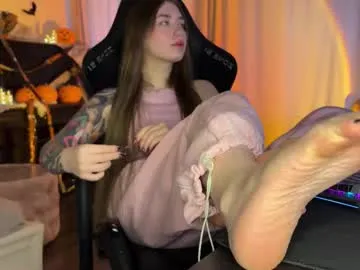 urmissalice — Make me damn happy #findom #mistress #feet  #sph #femdom [2222 tokens remaining]