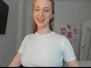 whi_te0 — air kiss  #new #teen #18 #nonude [0 tokens remaining]