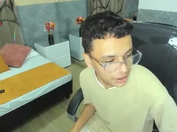 Freechat xavier_fox__ on Chaturbate