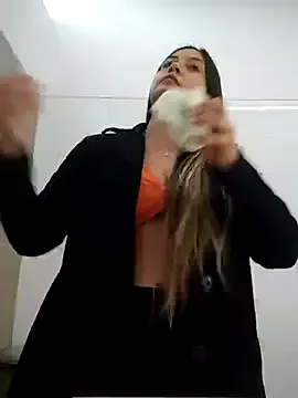 alana_69 on StripChat 