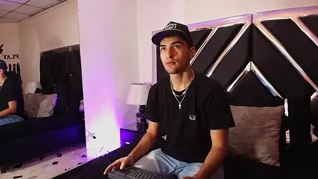 Freechat AlekRuizx on StripChat