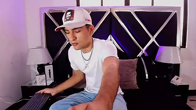 Freechat AlekRuizx on StripChat