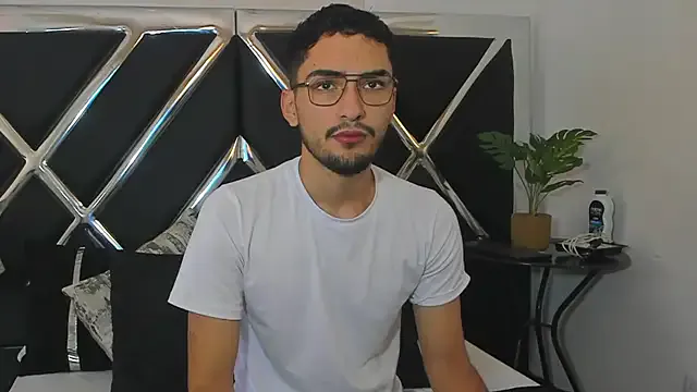 Freechat AlekRuizx on StripChat