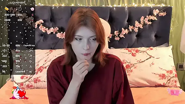 AliceLanley — shake ass