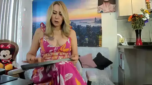 Freechat ashleymilf_1 on StripChat