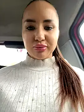 StripChat beautydiamond is Freechat beautydiamond — Flash pussy in public place