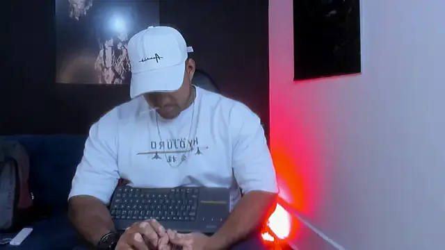 Freechat Big_furry_bear13 on StripChat