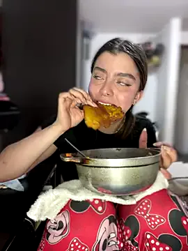 Freechat Cloew_Marz on StripChat