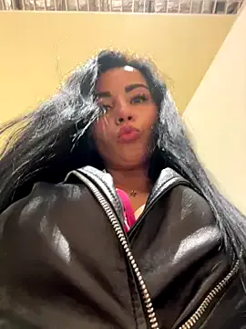 Freechat CrazzyChicks on StripChat