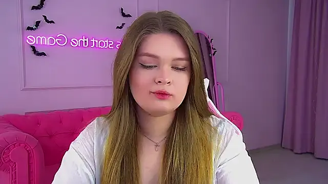 StripChat CrystalLyons is Freechat CrystalLyons — fingers slide over my neck