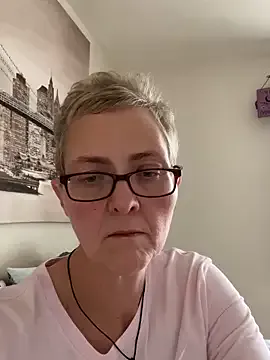 StripChat Curvy-Jinx is Freechat Curvy-Jinx — Both show pussy