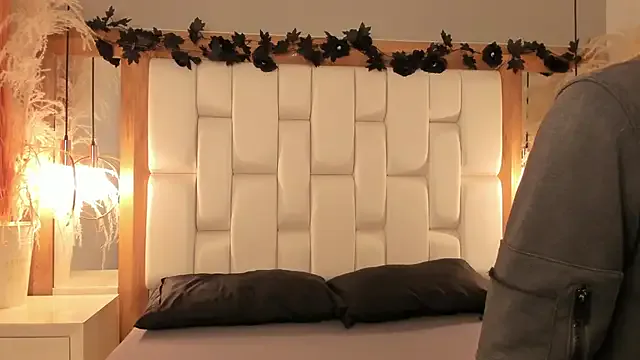 Daphne_And_Roger — Let us see that sweet pussy