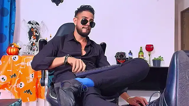 DaveSoldier — Feets & Cock tell me