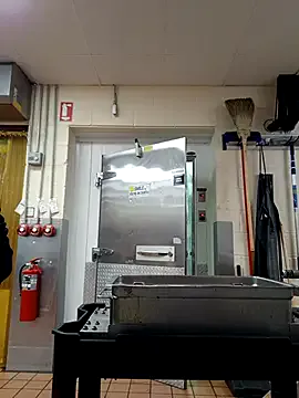 Dropdingo — Finna fuck This cougar with fat ass