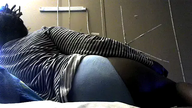 EbonyFetishQueen — be my bitch make fan sign