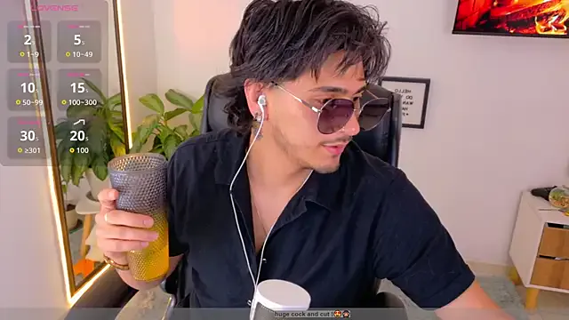 Freechat Elian_savoy on StripChat