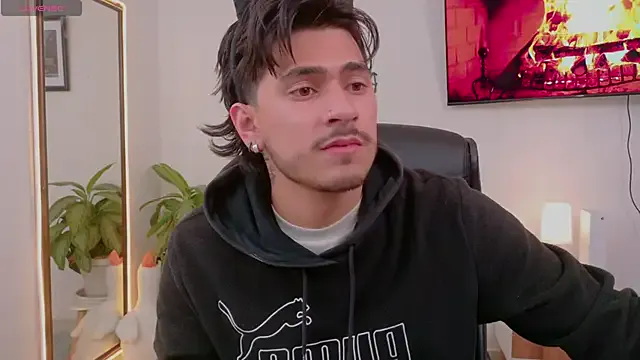 Freechat Elian_savoy on StripChat