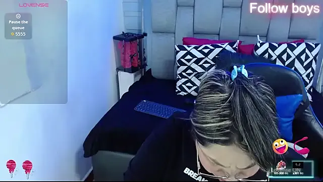 Freechat evelin_zaens on StripChat