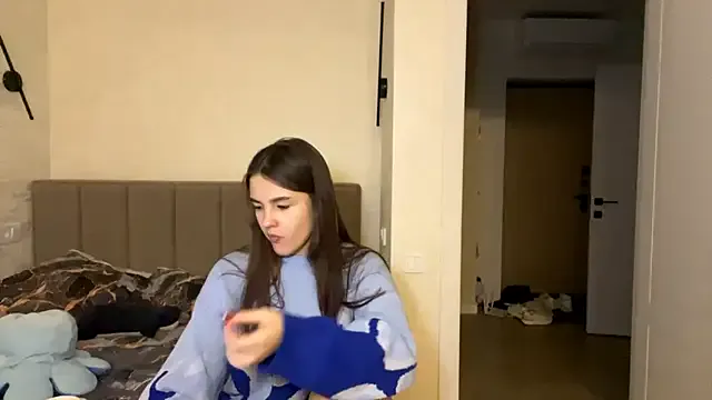 FelicaAltum — Show my legs, caress them