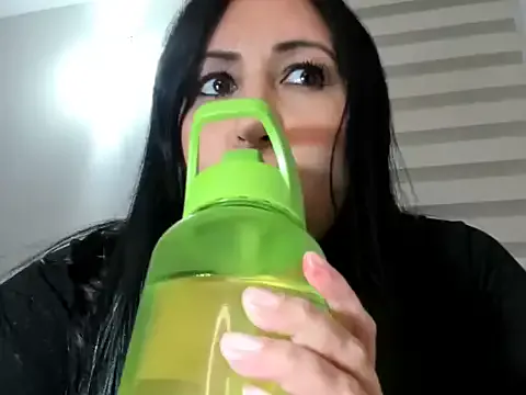 Freechat foxy-porn1 on StripChat