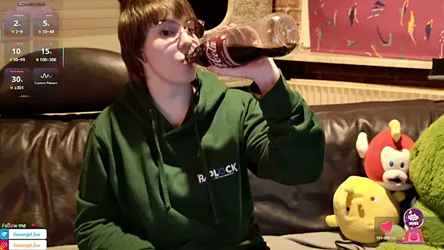 Freechat GamerGirl_Eve on StripChat